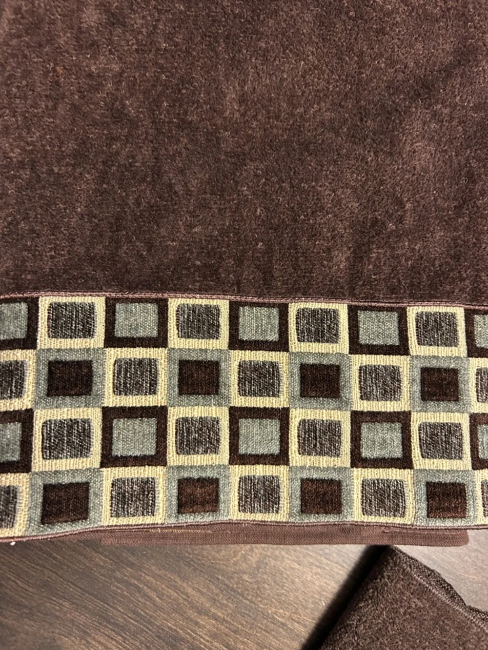 Avanti Brown Towel Set with Geometric Trim
